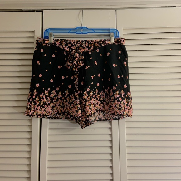 shosho Pants - Floral printed shorts with front sash